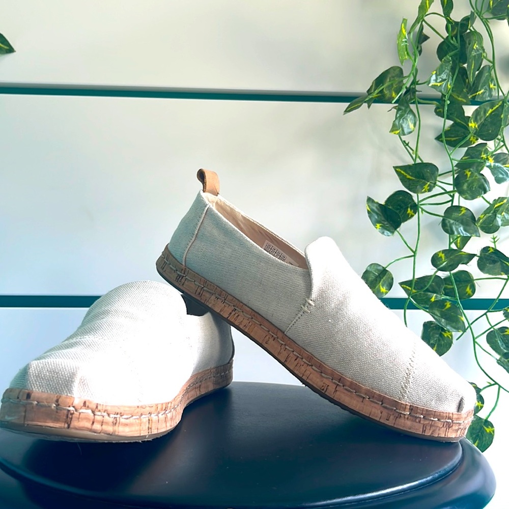 Tan toms NWT